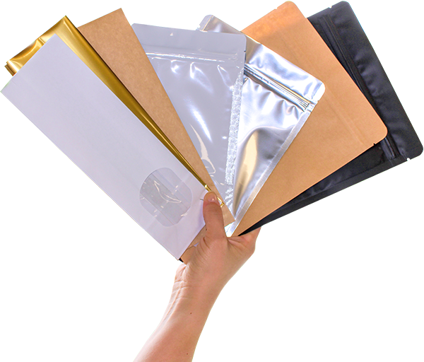 Een hand met verschillende soorten stazakken Materiaalspecificaties stazakken